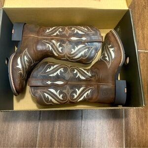 New Women’s Ariat glitter boots. Size 6.5